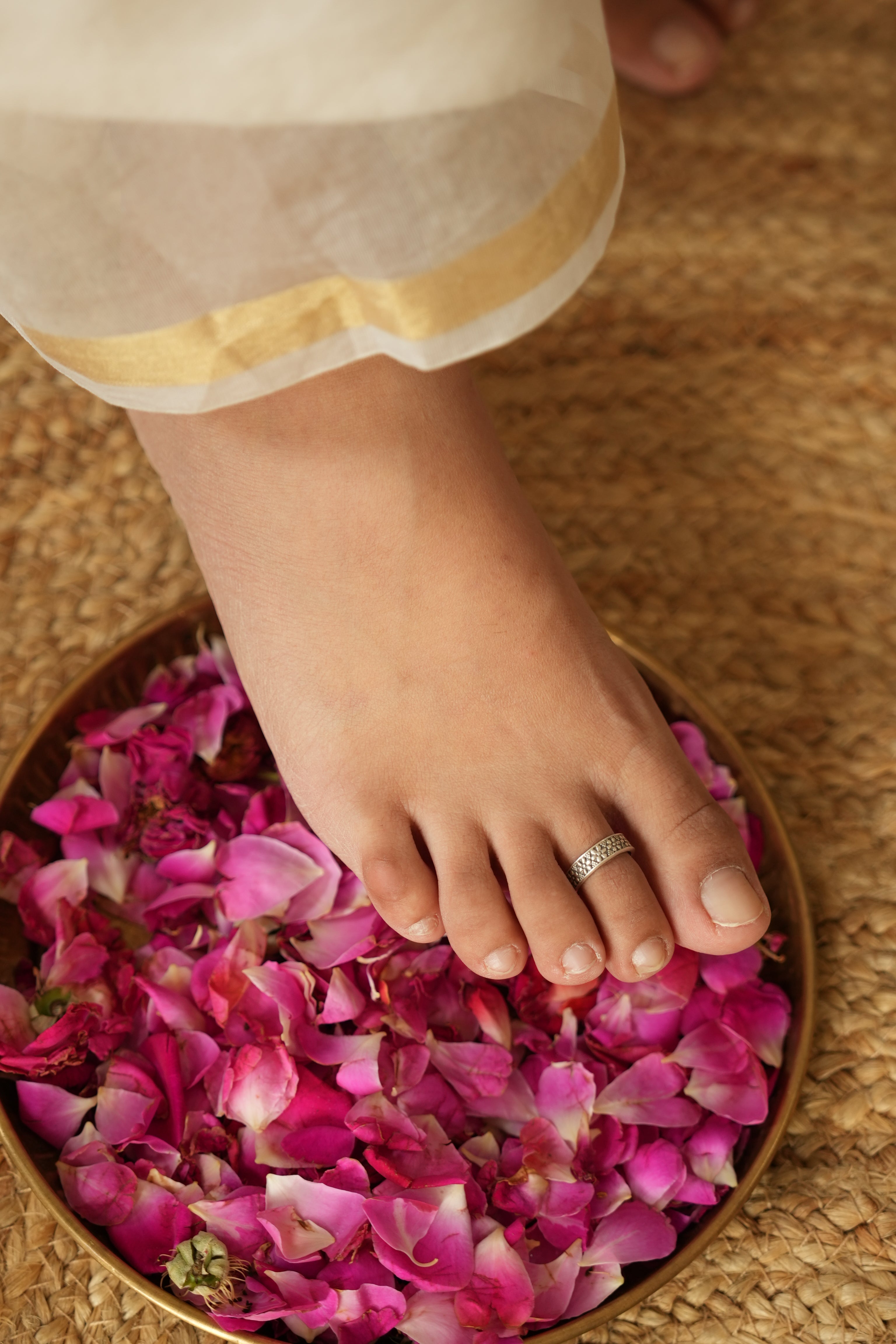 Elegant Band-Style Oxidised Silver Toe Ring